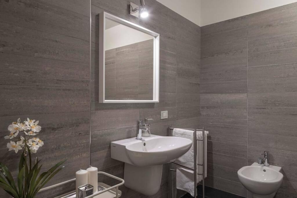 Palazzo Tergesteo Tirabora Suite Apartments Trieste Eksteriør bilde