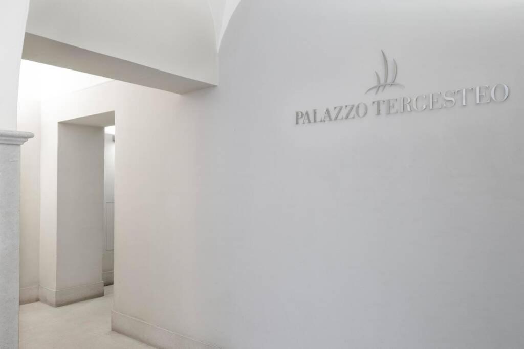 Palazzo Tergesteo Tirabora Suite Apartments Trieste Eksteriør bilde