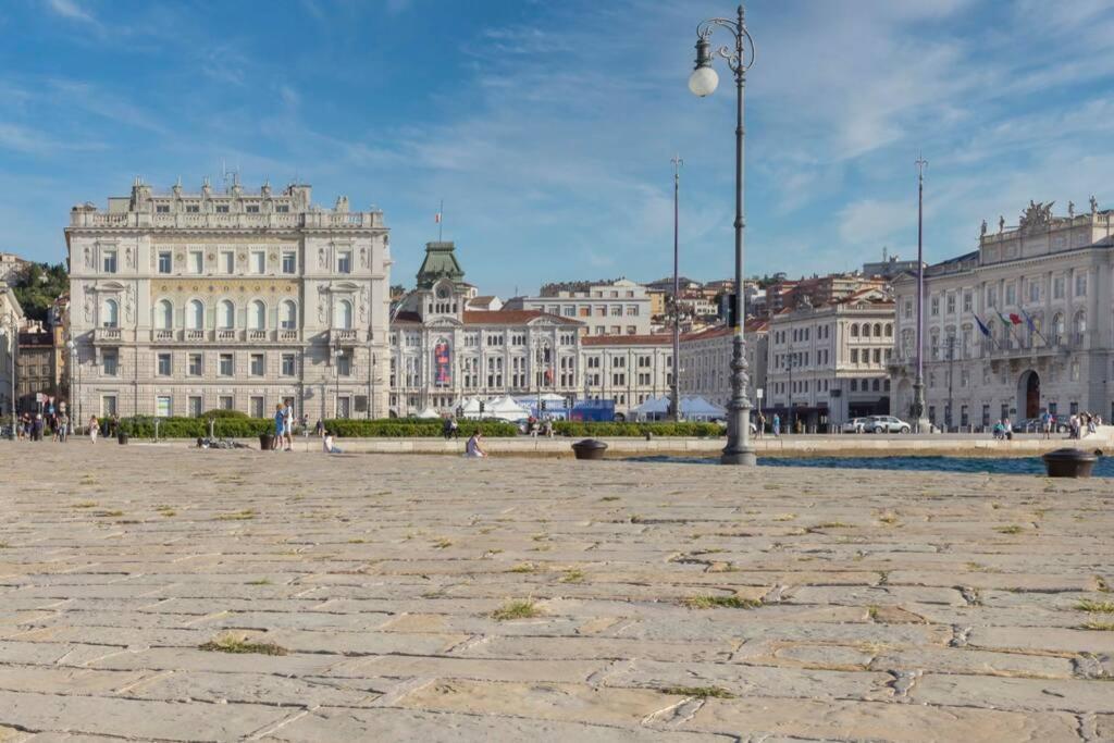 Palazzo Tergesteo Tirabora Suite Apartments Trieste Eksteriør bilde